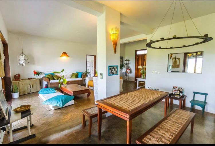 プライア・ド・エスペーリョ Espelho Bahia Blue House Bed & Breakfast エクステリア 写真